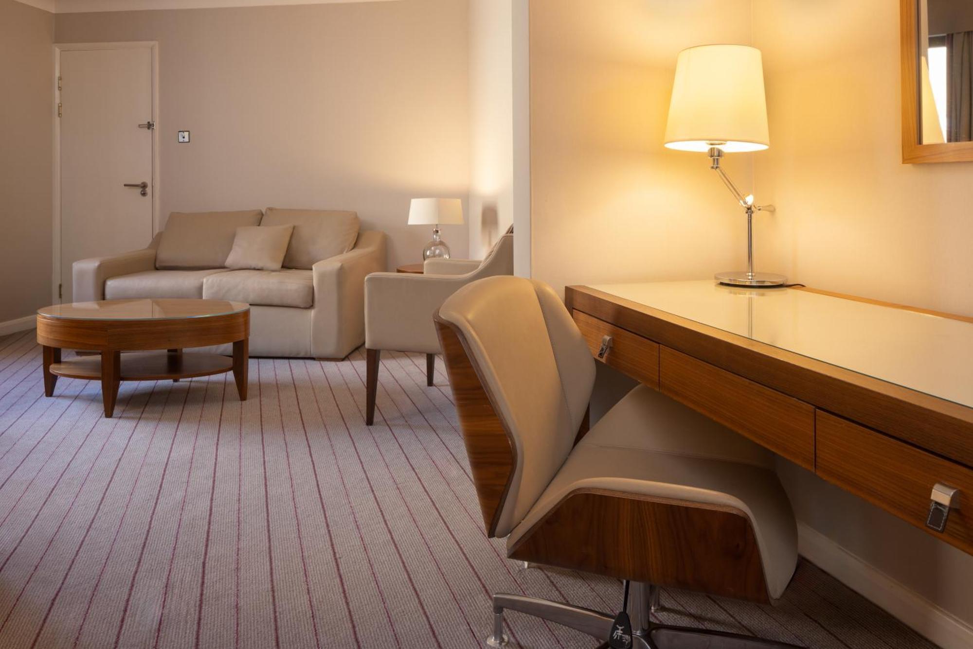 Hilton Centre Hotel 4*