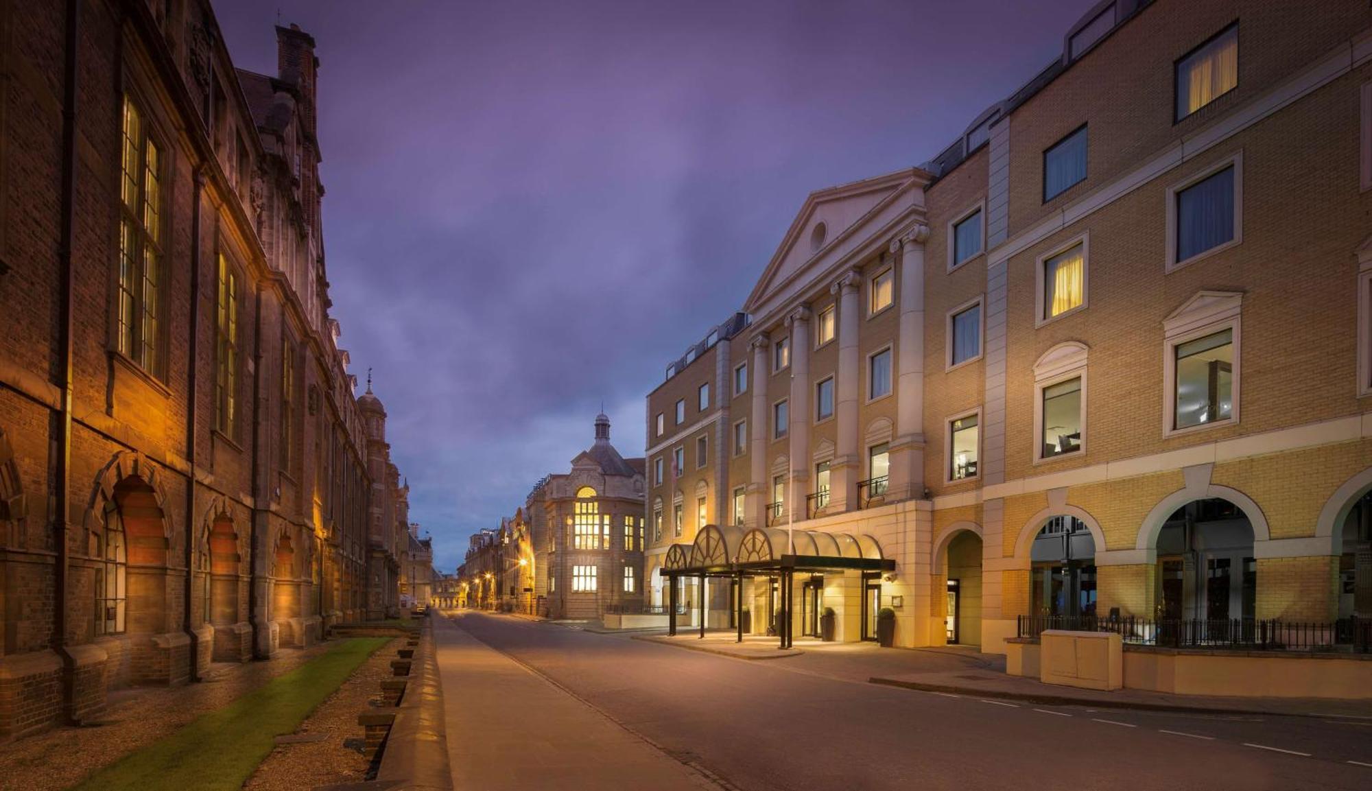 Hilton Centre Hotel 4*