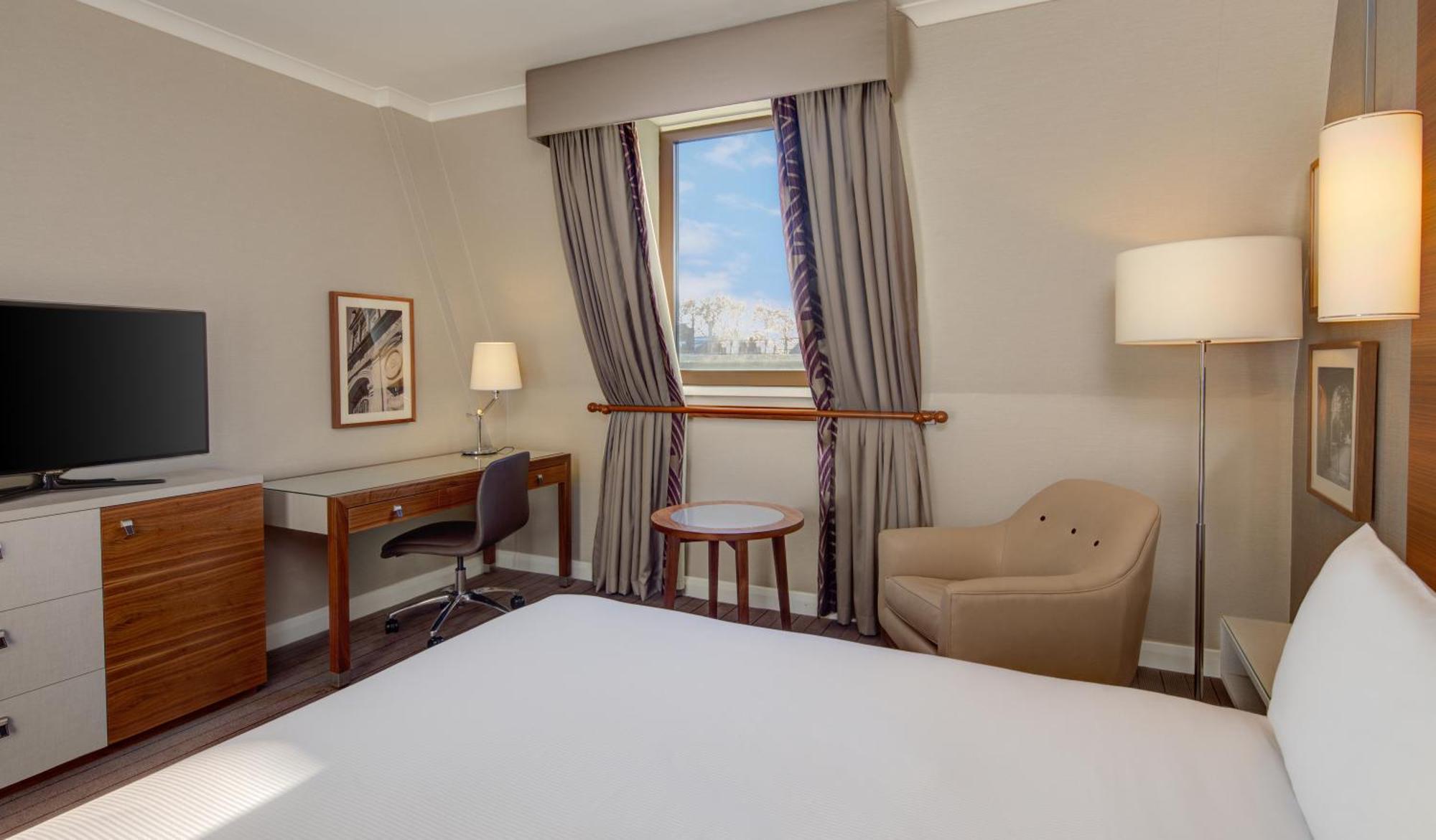 Hilton Centre 4*